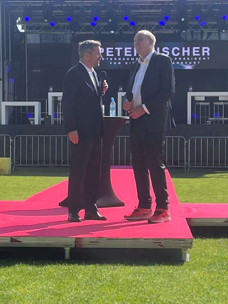 Peter Fischer auf rotem Teppich